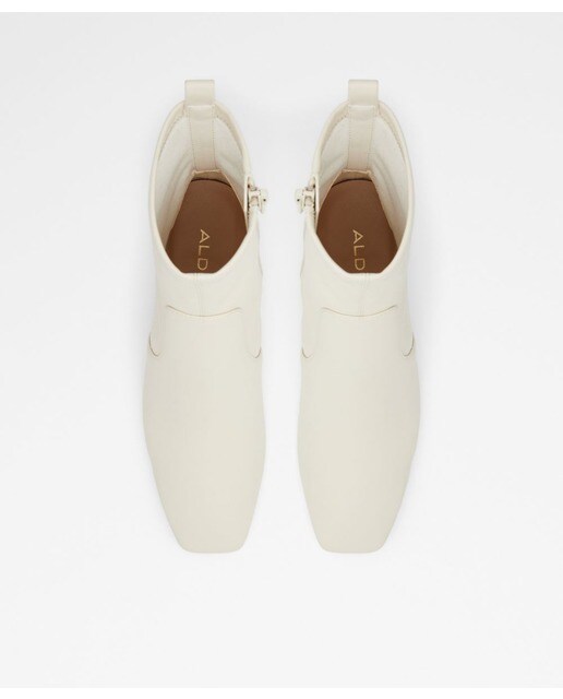 Botines de mujer en color blanco con punta cuadrada