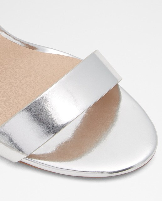 Sandalias de tacón de mujer Aldo de color plata con tacón de aguja