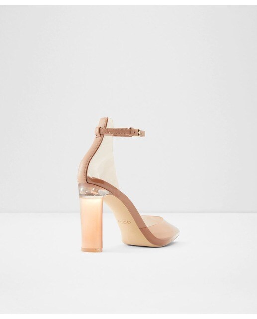 Zapatos de salón de mujer en color natural con pulsera al tobillo
