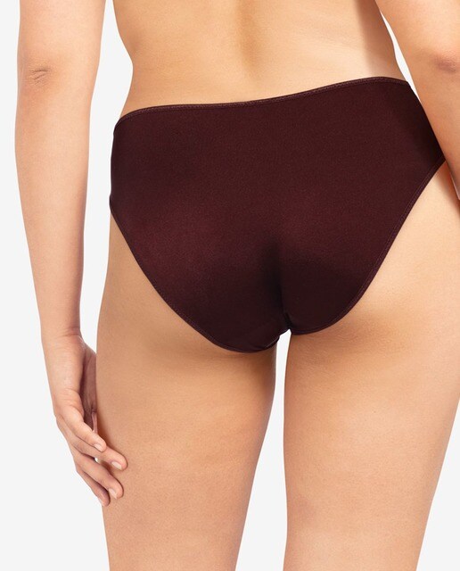 Braga Hedona clásica con detalles bordados