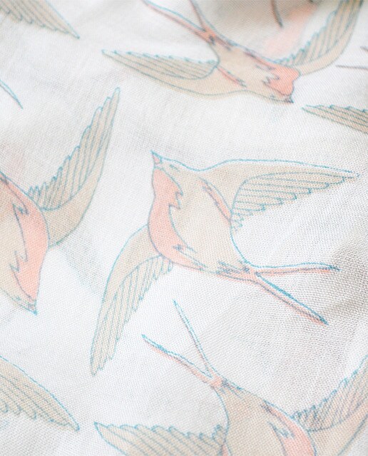 Pañuelo Abbacino Cadernera en color beige con estampado de pájaros