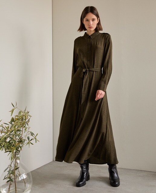 Vestido de mujer fluido cuello camisero