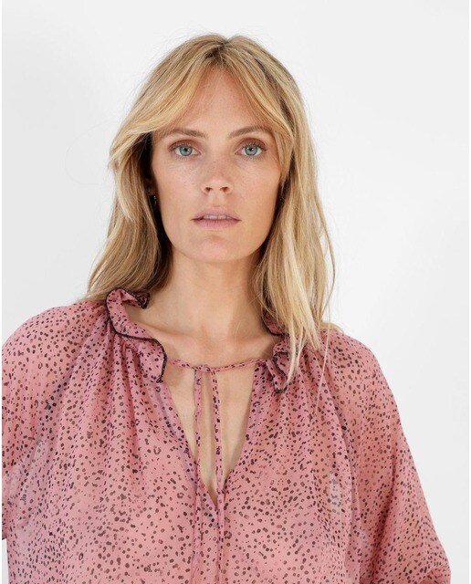 Blusa de mujer semitransparente con estrellas