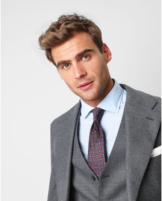 Traje de hombre regular con tejido de lana en gris