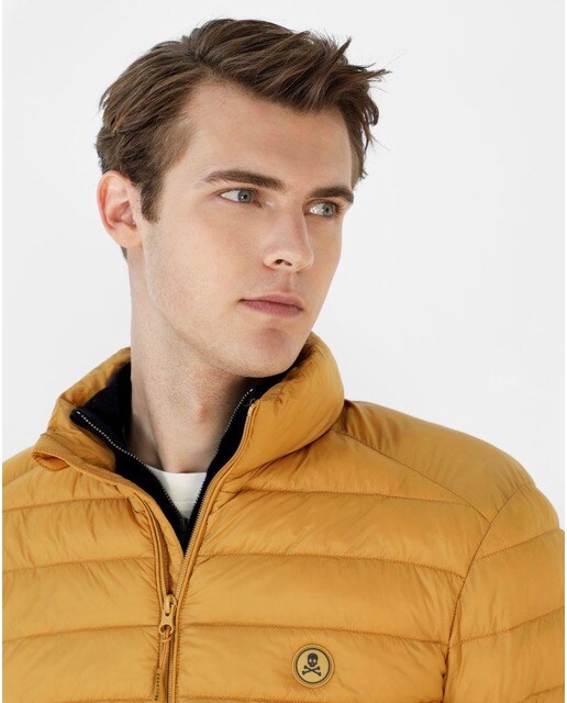 Chaqueta de abrigo de hombre acolchada en mostaza