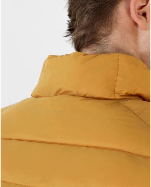 Chaqueta de abrigo de hombre acolchada en mostaza