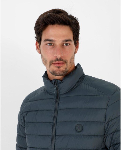 Chaqueta de abrigo de hombre acolchada en azul índigo