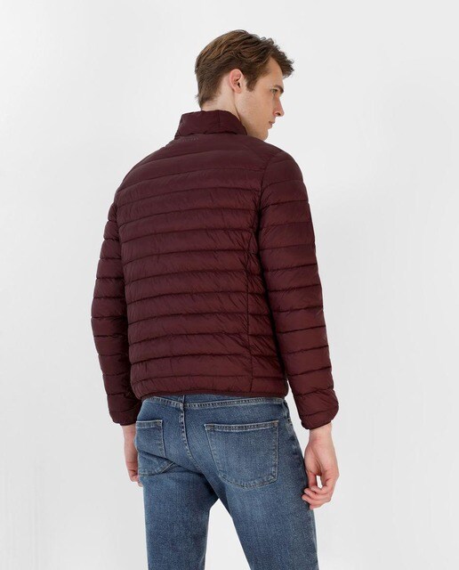 Chaqueta de abrigo de hombre acolchada en burdeos