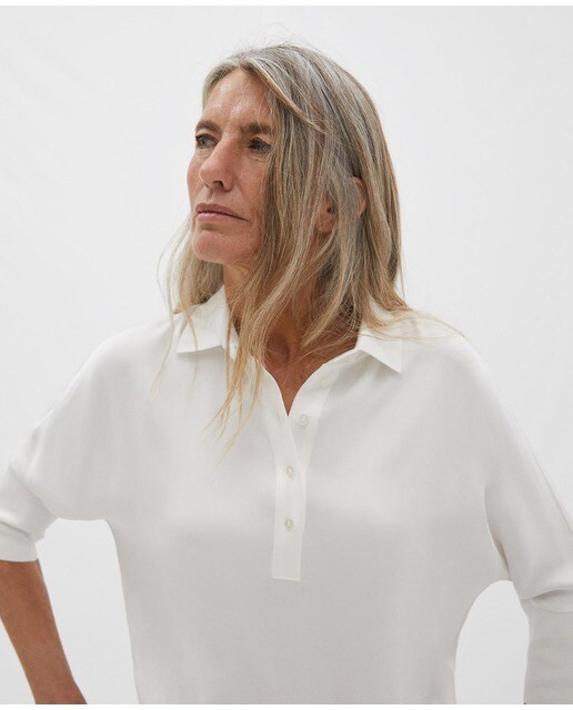 Blusa de mujer con manga francesa y cuello camisero