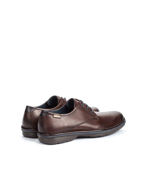 Zapatos de cordones de hombre Pikolinos en piel vacuna color marrón oscuro