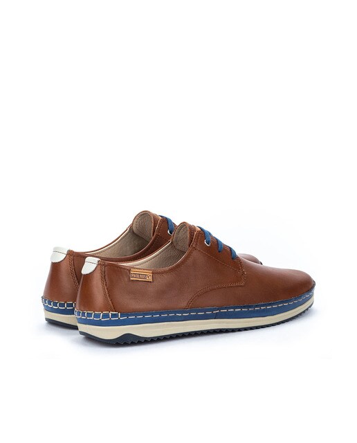 Zapatillas de piel de hombre Pikolinos con cordones en color marrón
