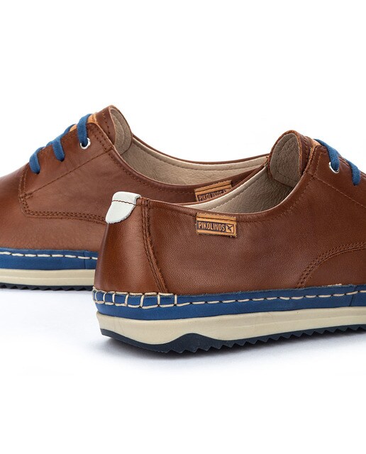 Zapatillas de piel de hombre Pikolinos con cordones en color marrón