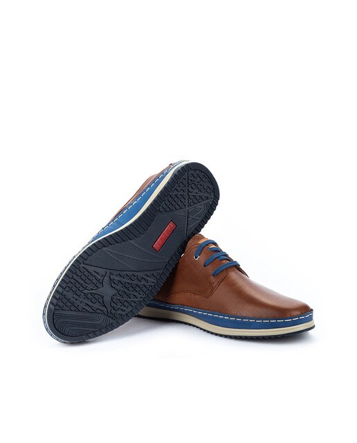 Zapatillas de piel de hombre Pikolinos con cordones en color marrón