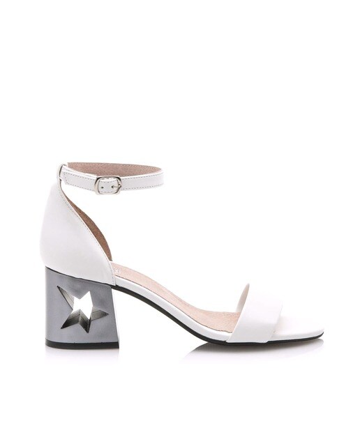 Sandalias de tacón de mujer Mustang en color blanco con detalle de estrella