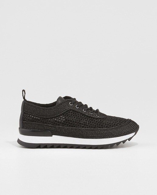 Zapatillas deportivas de mujer Gadea con rejilla metalizada de color negro