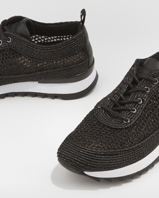 Zapatillas deportivas de mujer Gadea con rejilla metalizada de color negro