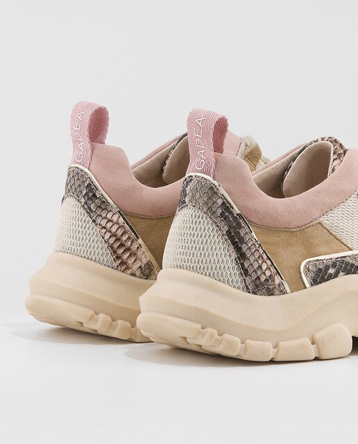 Zapatillas de piel de mujer Gadea con estampado animal y suela gruesa