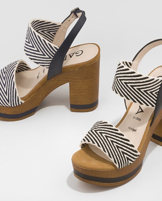Sandalias de tacón de mujer Gadea en textil de color negro