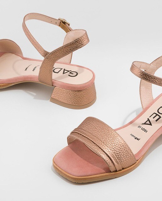 Sandalias de tacón de mujer Gadea en piel de color oro
