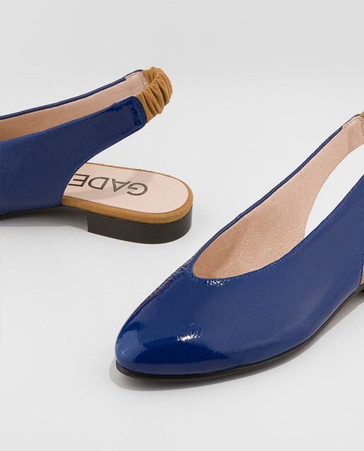 Bailarinas de mujer Gadea destalonada de charol en color azul