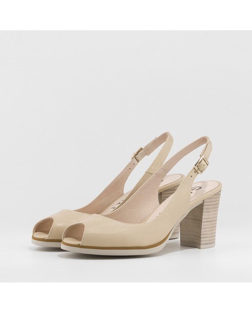 Zapatos de salón de mujer Gadea destalonados de piel en color beige