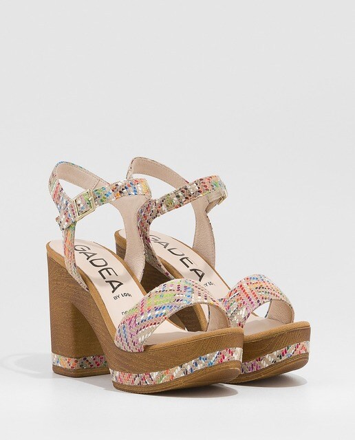 Sandalias de tacón de mujer Gadea en textil multicolor