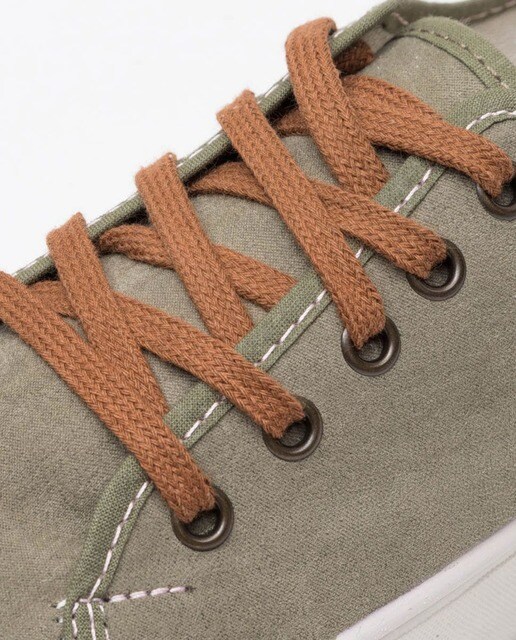 Zapatillas deportivas de mujer ecológicas de materiales reciclados en verde kaki