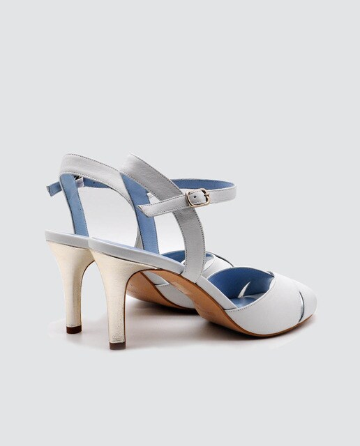 Sandalias de tacón en piel mate blanca y tacón en piel metalizada platino