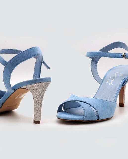 Sandalias de tacón en ante celeste y tacón en glitter platino
