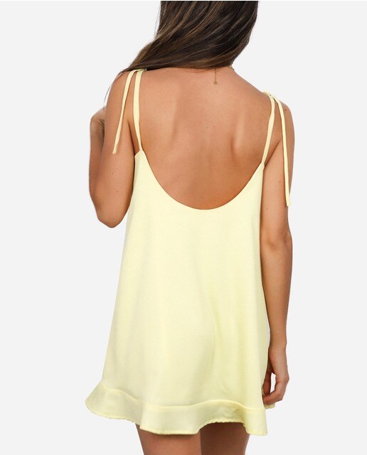 Vestido de tirantes con escote en la espalda
