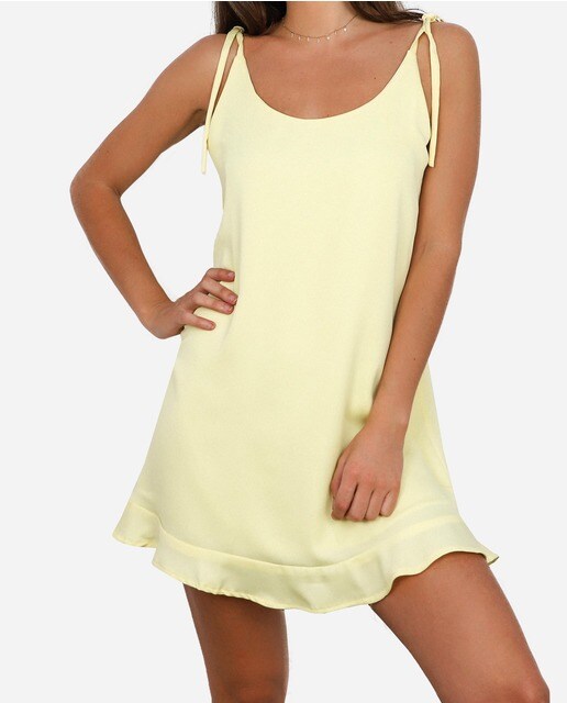 Vestido de tirantes con escote en la espalda
