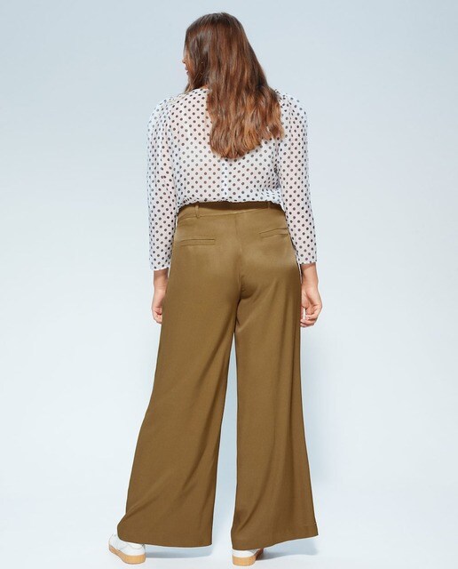 Pantalón ancho de mujer talla grande fluido con detalle de pinzas