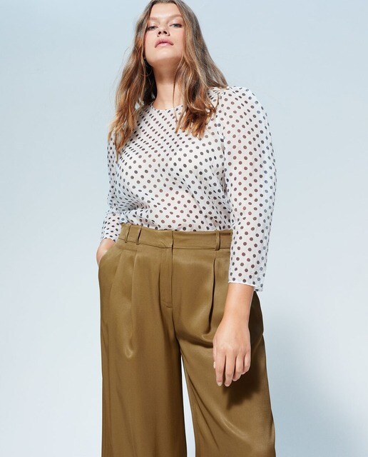 Pantalón ancho de mujer talla grande fluido con detalle de pinzas