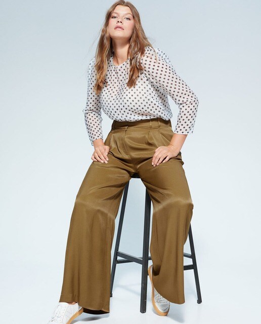 Pantalón ancho de mujer talla grande fluido con detalle de pinzas