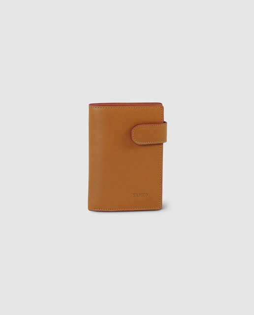 Cartera de piel color cuero con monedero y cierre de broche