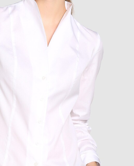 Camisa de mujer Mirto en color blanco y cuello chimenea