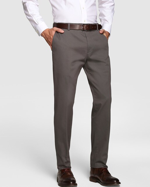 Chino de hombre gris