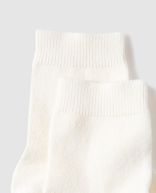 Calcetines de bebé niño en blanco