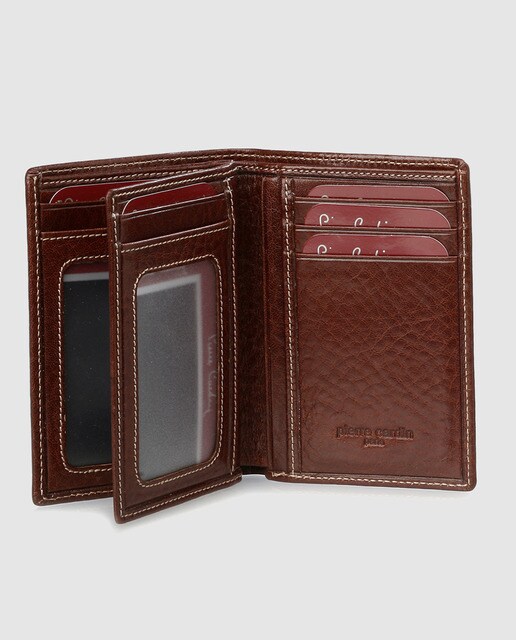 Cartera de piel marrón con siete departamentos