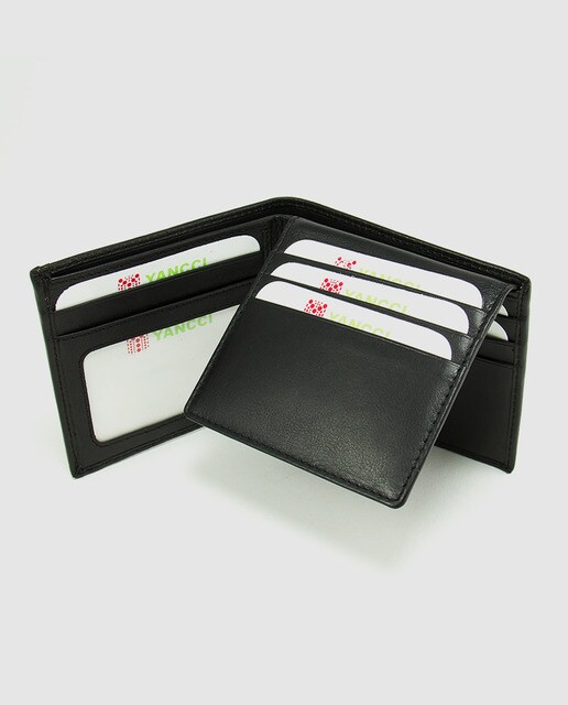 Cartera negra de piel con capacidad para siete tarjetas