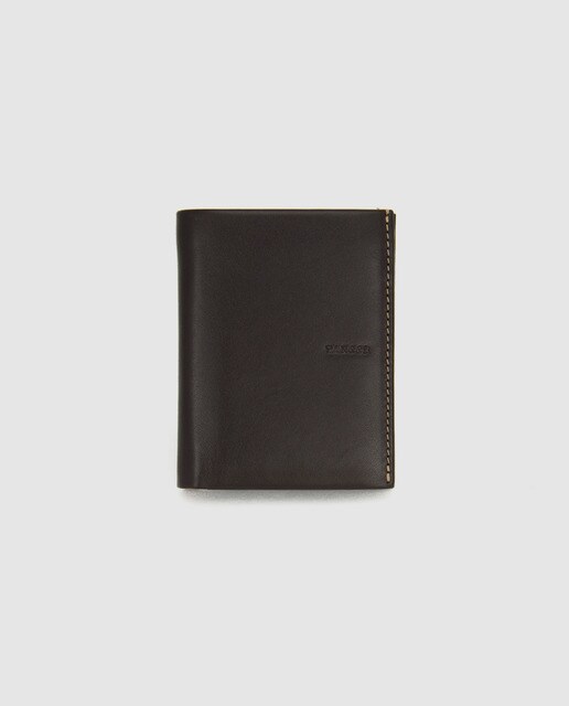 Cartera de piel marrón y camel con dos compartimentos para billetes