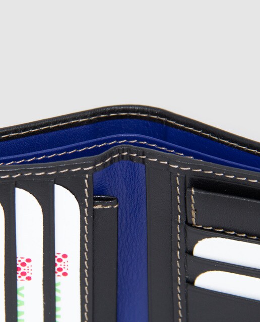 Cartera de piel negra y azul