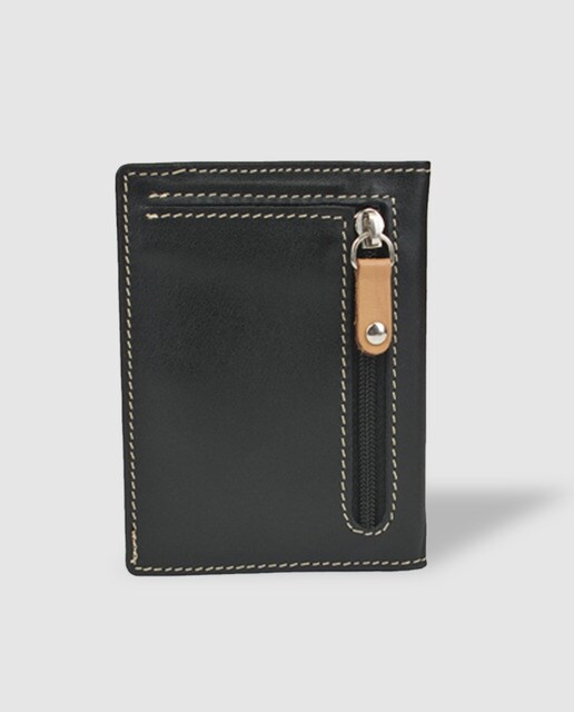 Cartera de piel negra con capacidad para seis tarjetas