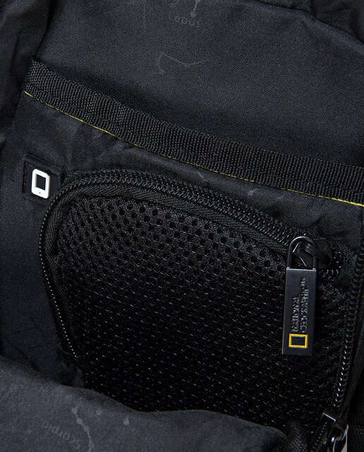 Bandolera negra con bolsillo exterior
