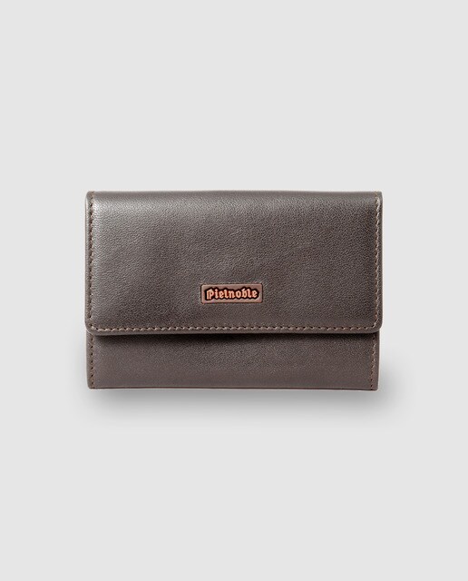 Monedero de piel marrón con interior color cuero
