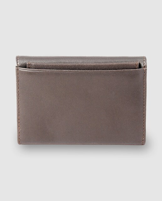 Monedero de piel marrón con interior color cuero
