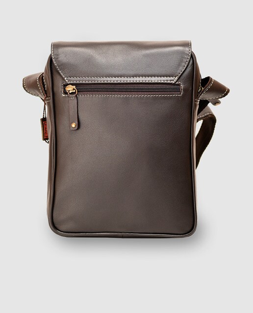 Bolso de piel marrón con pespunte para minitablet