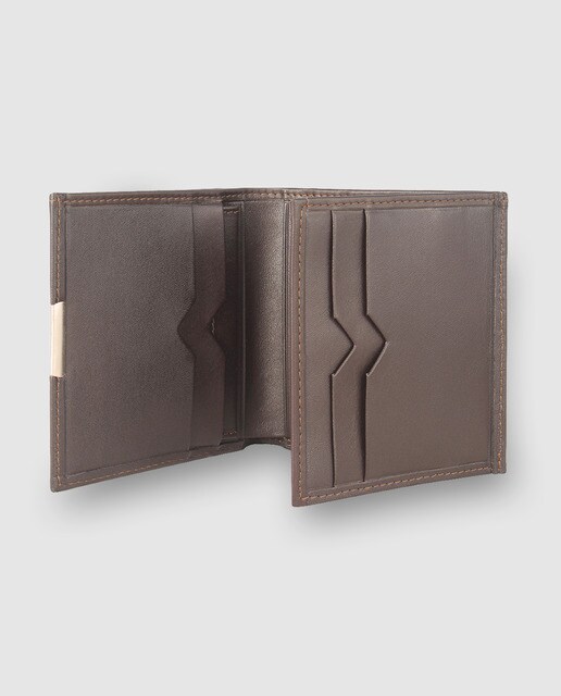 Cartera billetero de piel marrón con detalle plateado