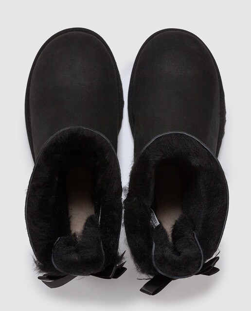 Botas de mujer UGG en piel de color negro