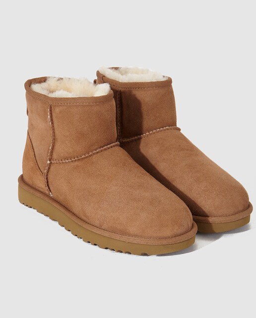 Botas de mujer UGG de piel suave en color marrón claro